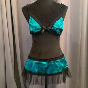 FREDERICK’S of HOLLYWOOD 2-piece satin and lace bra and skirt. Size Large